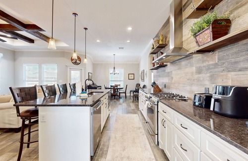 Flour Bluff House | 3-bedroom modern home with private pool and dog friendly