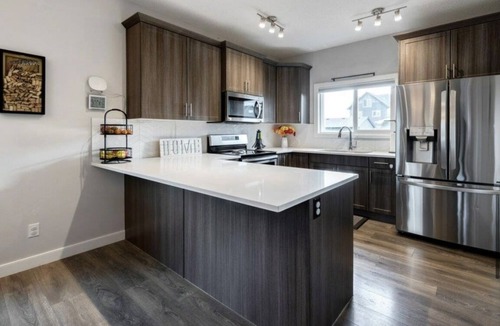 Cochrane House | 3 Bedroom Near Calgary & Mountains