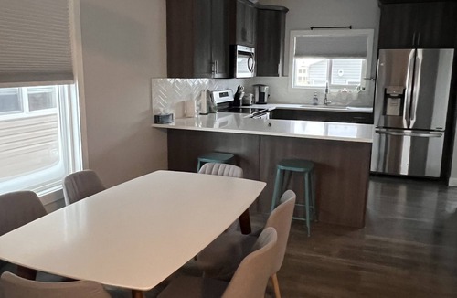 Cochrane House | 3 Bedroom Near Calgary & Mountains