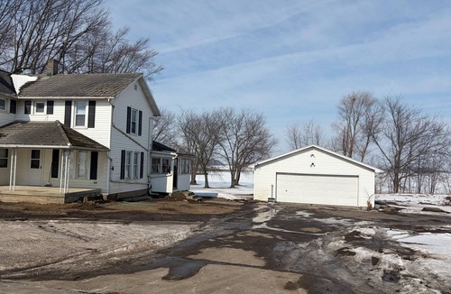 Clyde House | 3-bedroom Newly renovated house in Clyde nClose to Sandusky and Lake Erie.
