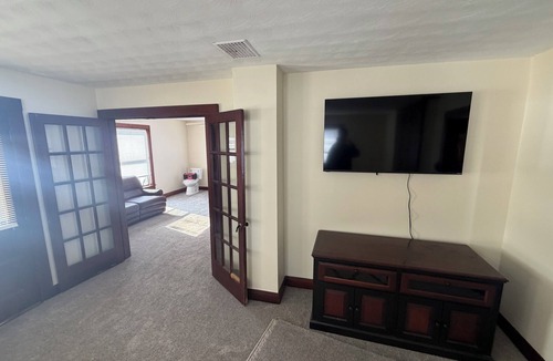 Clyde House | 3-bedroom Newly renovated house in Clyde nClose to Sandusky and Lake Erie.