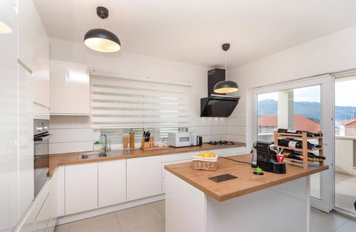 Vela Glavica Apartment | 3 bedroom nice apartment in Lumbarda
