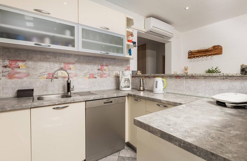 Veprinac Apartment | 3 bedroom nice apartment in Veprinac