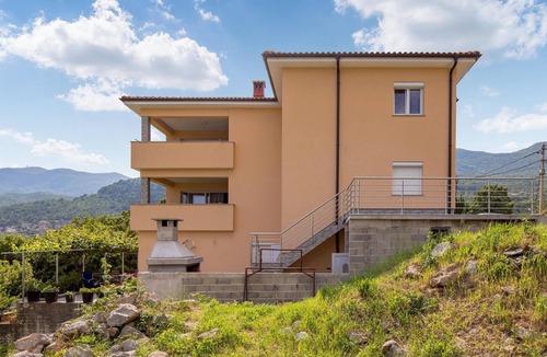 Veprinac Apartment | 3 bedroom nice apartment in Veprinac
