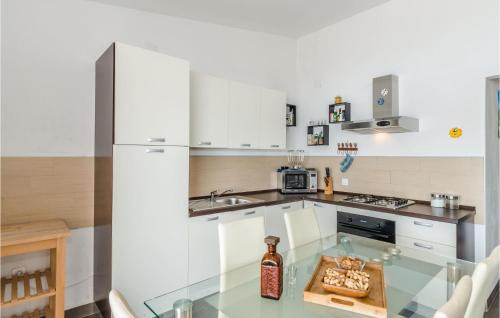 Miskovici Apartment | 3 Bedroom Nice Apartment In Miskovici