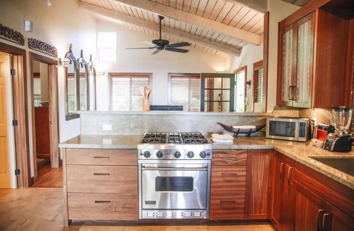 Paia House | 3 Bedroom Ocean Front Beach House