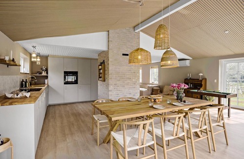 Hou House | 3 bedroom ocean front home in Hals