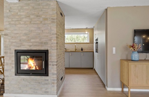 Hou House | 3 bedroom ocean front home in Hals