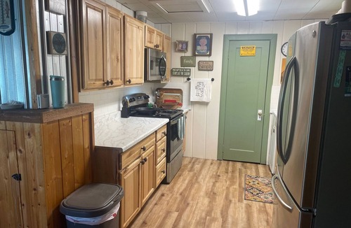 Republic House | 3 Bedroom on Lake with Private Dock