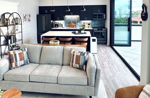 Music Row Apartment | 3-bedroom Penthouse with Pool and Private Balcony on Music Row