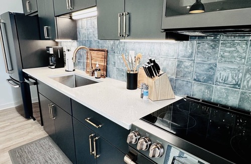 Music Row Apartment | 3-bedroom Penthouse with Pool and Private Balcony on Music Row