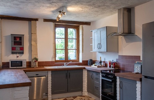 Cersay House | 3 bedroom pet friendly traditional stone house