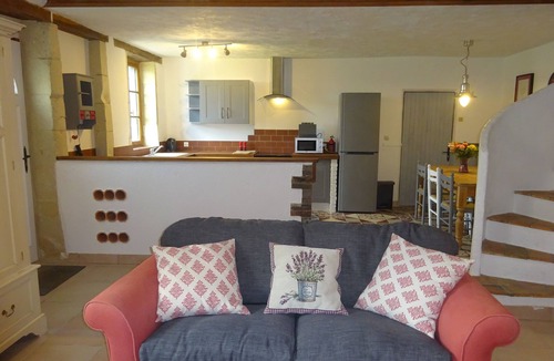 Cersay House | 3 bedroom pet friendly traditional stone house