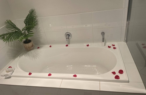 Upper Coomera House | 3 Bedroom Pet-Friendly Home