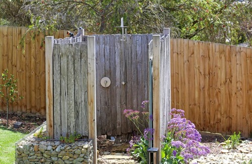 Warrnambool House | 3 bedroom, pet friendly home CBD