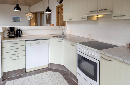 Lyngsbæk Strand House | 3 bedroom pet friendly home in Ebeltoft