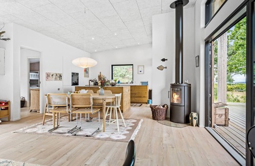 Fjellerup House | 3 bedroom pet friendly home in Glesborg