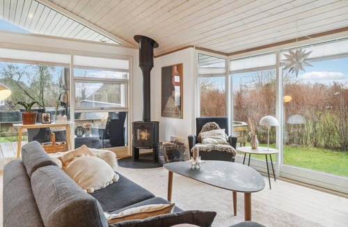 Beder Malling House | 3 bedroom pet friendly home in Beder