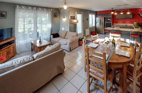 Arzal House | 3 bedroom pet friendly home in Arzal