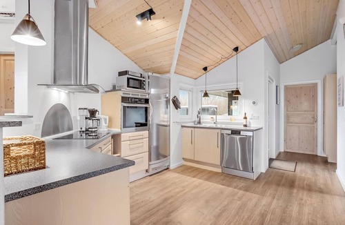 Skaven Strand House | 3 bedroom pet friendly home in Tarm