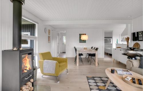 Skødshoved Strand House | 3 Bedroom Pet Friendly Home In Knebel