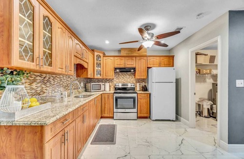 Coral Springs House | 3 Bedroom Pool Home with Modern Interior Design