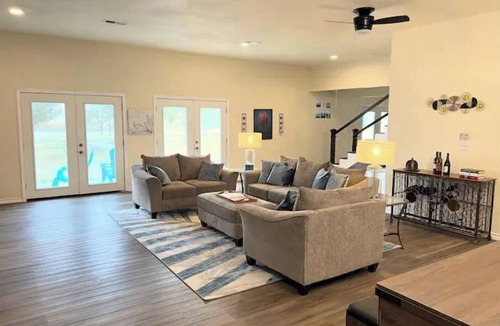 Rogers House | 3 Bedroom Ranch-house with a Private Lake. Swim/Fish/Kayak