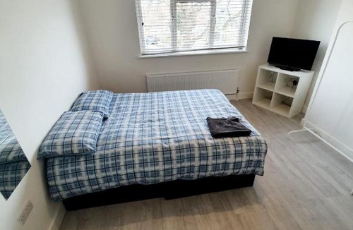 Rayleigh Apartment | 3 Bedroom Rayleigh Apartment