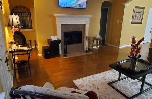 Humble House | 3-bedroom residential home with patio near IAH