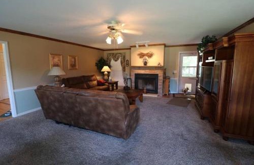 Hendersonville House | 3-Bedroom Retreat with Private Yard