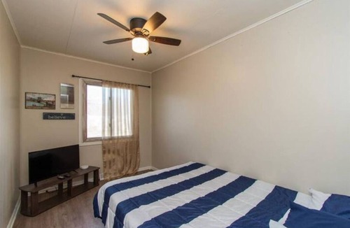 Southwest Area House | 3 Bedroom Slab home Located Close to I-380 Wifi, Netflix, Youtube TV