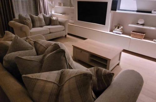 Pollokshaws House | 3 Bedroom, Sleeps 6, Free Parking