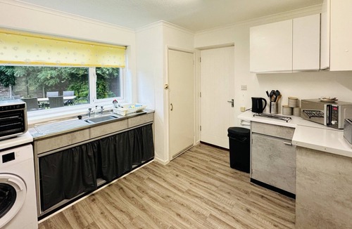 Faringdon House | 3 bedroom, spacious home from home.