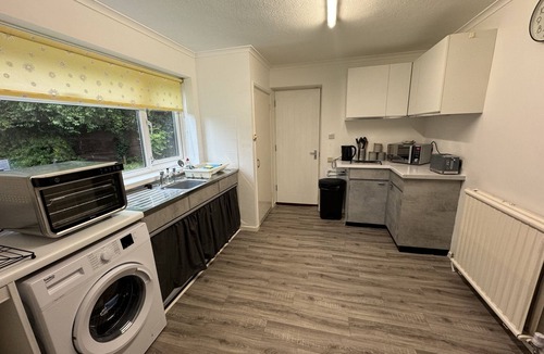 Faringdon House | 3 bedroom, spacious home from home.