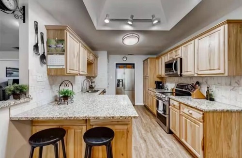 Buda House | 3-bedroom spacious, private house with pool, game room, fitness room, sleeps 8+