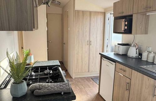 Rhyl Ski Chalet | 3 Bedroom Stunning Caravan Justin