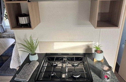 Rhyl Ski Chalet | 3 Bedroom Stunning Caravan Justin