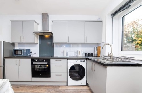 Bucksburn Apartment | 3 Bedroom Stylish Ground Floor Flat