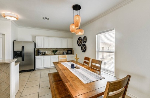 Corpus Christi Condo | 3 Bedroom Townhome-Resort Style Pool