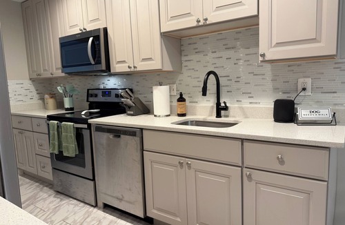 Calverton House | 3-Bedroom Townhome in Serene Suburban Maryland close to DC and Baltimore