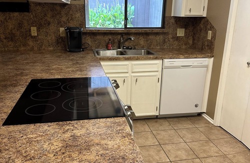 Huntsville House | 3-bedroom townhome in charming Huntsville with AC, WiFi. minutes from SHSU
