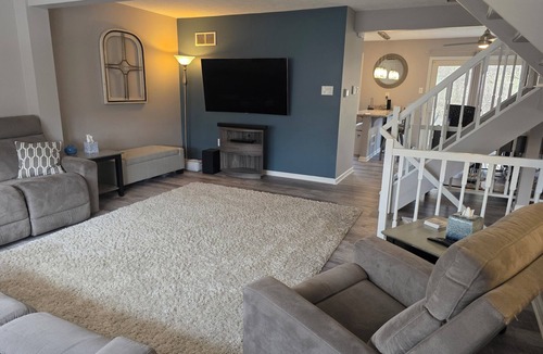 Oakdale House | 3-bedroom townhome in serene community
