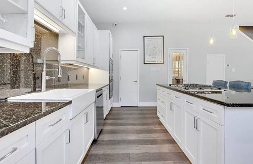 Uptown House | 3-bedroom townhome in wonderful Dallas with AC, WiFi