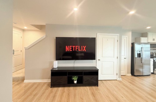 West Seneca House | 3-bedroom townhome minutes from Highmark Stadium and downtown Buffalo