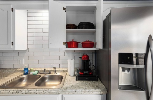 South Kansas City House | 3-bedroom townhome in charming Kansas City with WiFi, AC