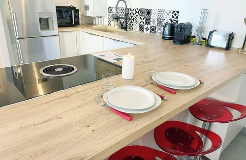 Coutures House | 3 bedroom townhouse with garden, terrace and private parking