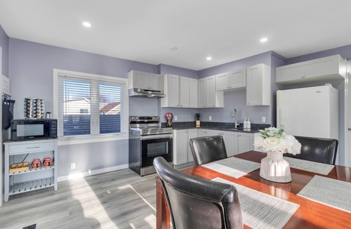 Windsor Apartment | 3 Bedroom Upper Unit in the Heart of Windsor