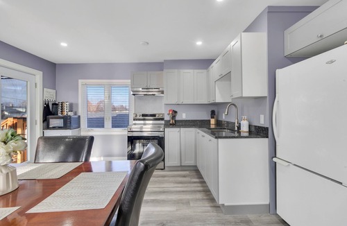 Windsor Apartment | 3 Bedroom Upper Unit in the Heart of Windsor