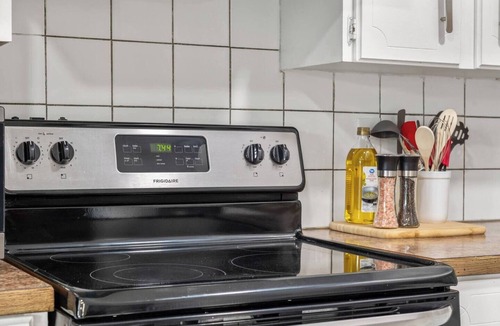 Montgomery House | 3-Bedroom Upper Unit Near Bow River with Yard