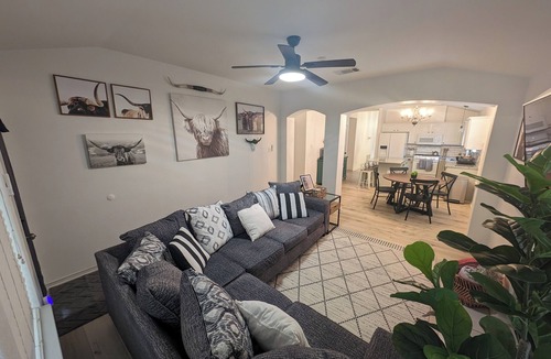 Block House Creek House | 3-bedroom vacation home just 18 minutes from Lake Travis